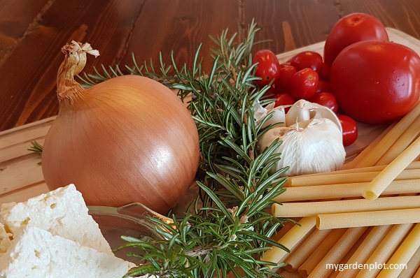 You are currently viewing Pasta With Rosemary, Charred Tomato And Feta