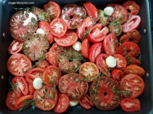 Read more about the article Roasted Tomatoes With Herbs And Garlic