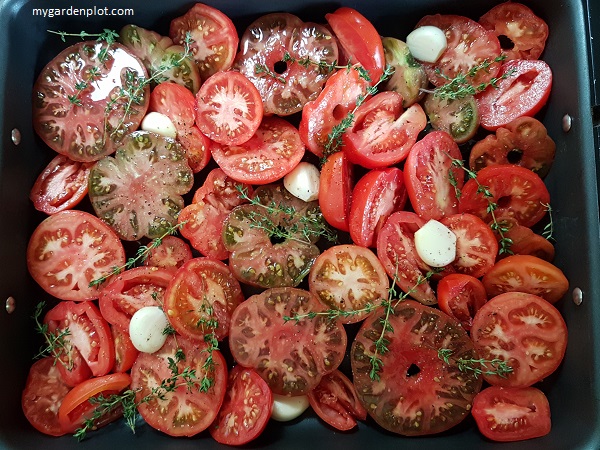 You are currently viewing Roasted Tomatoes With Herbs And Garlic
